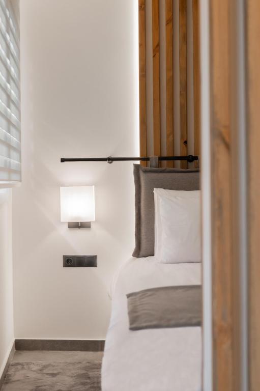 Wall sconce