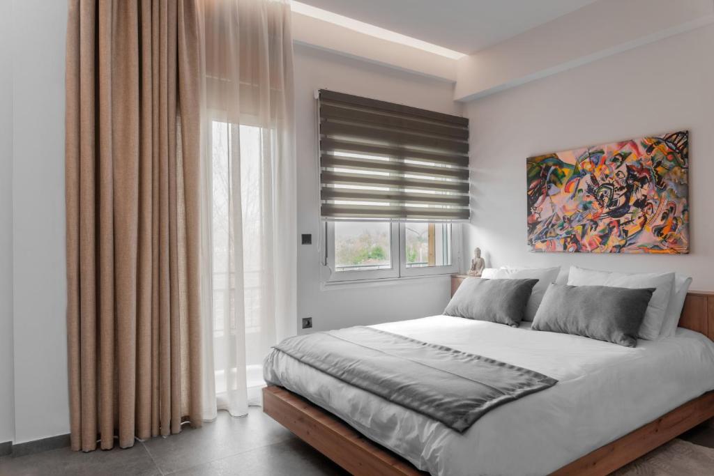 DK Apartments — Studio bedroom με king-size κρεβάτι και θέα